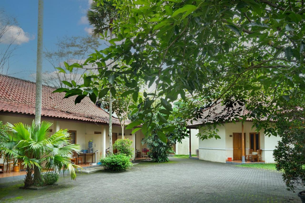 Front One Resort Indraloka Temanggung Esterno foto