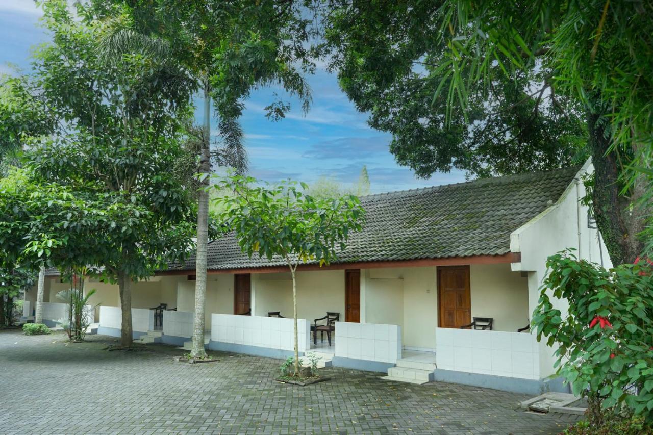 Front One Resort Indraloka Temanggung Esterno foto